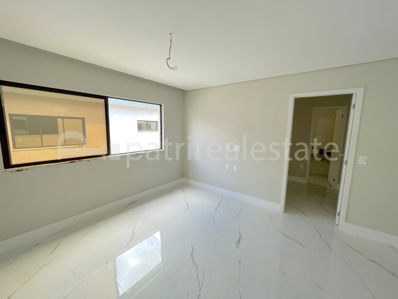 Imagem Casa com 5 Quartos à Venda, 323 m² em Coaçu - Eusébio