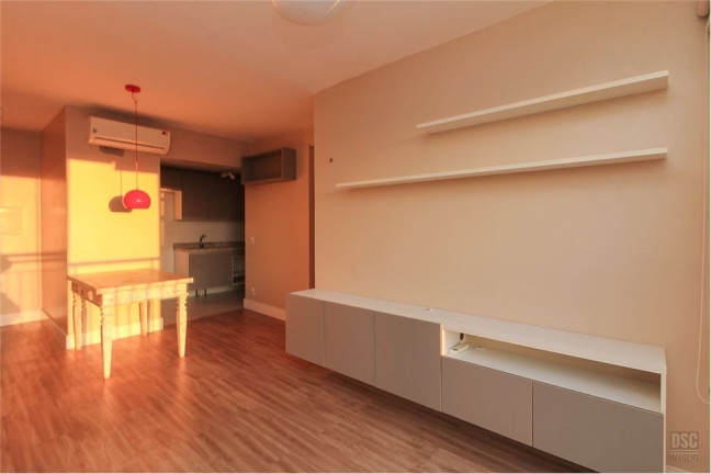 Imagem Imóvel com 2 Quartos à Venda, em Vila Nova - Porto Alegre Imagem Imóvel com 2 Quartos à Venda, em Vila Nova - Porto Alegre
