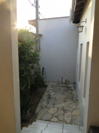 Imagem Casa com 4 Quartos à Venda, em Cecap - Jacareí Imagem Casa com 4 Quartos à Venda, em Cecap - Jacareí