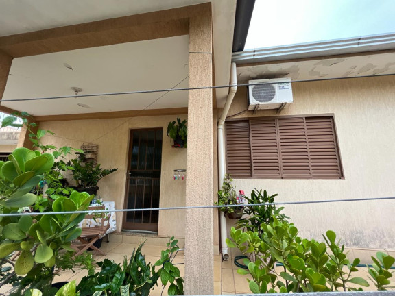 Casa à Venda, 216 m² em Jardim Birigui - Umuarama
