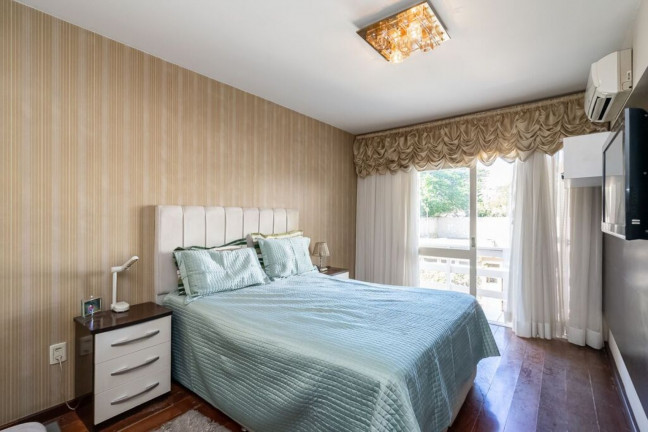 Imagem Imóvel com 3 Quartos à Venda, em Chácara Das Pedras - Porto Alegre Imagem Imóvel com 3 Quartos à Venda, em Chácara Das Pedras - Porto Alegre