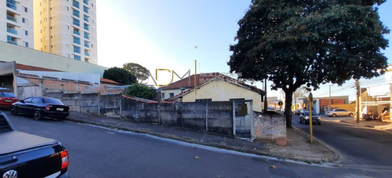 Terreno à Venda, 240 m² em Centro - Botucatu