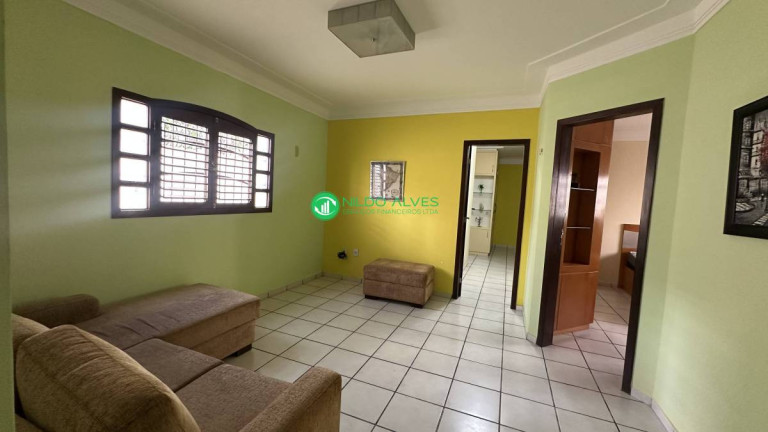 Imagem Casa com 3 Quartos à Venda, 261 m²