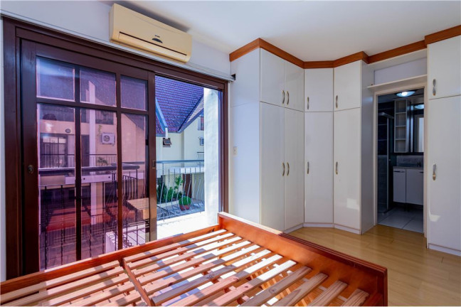 Imagem Casa com 4 Quartos à Venda, em Tristeza - Porto Alegre Imagem Casa com 4 Quartos à Venda, em Tristeza - Porto Alegre