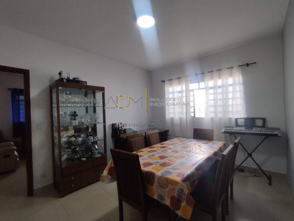 Imagem Casa com 3 Quartos à Venda, 275 m² em Vila Santa Luzia - Botucatu