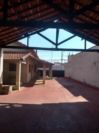 Imagem Casa com 3 Quartos à Venda, 737 m² em Centro - Pirassununga