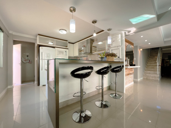 Imagem Casa com 4 Quartos à Venda, 290 m² em Estreito - Florianópolis