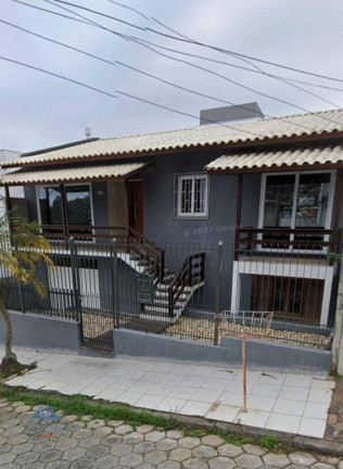 Casa com 3 Quartos à Venda, 280 m² em Trindade - Florianópolis