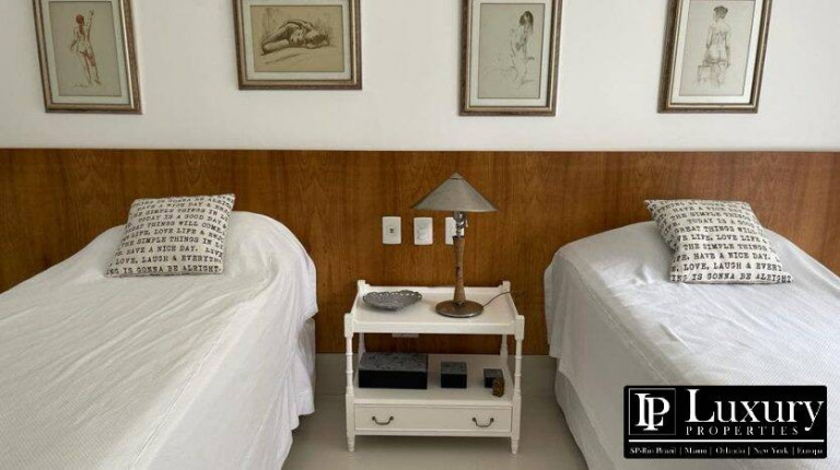 Imagem Casa de Condomínio com 5 Quartos à Venda, em Iporanga - Guarujá Imagem Casa de Condomínio com 5 Quartos à Venda, em Iporanga - Guarujá