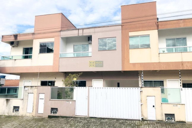 Sobrado com 3 Quartos à Venda, 94 m² em Balneário Perequê - Porto Belo