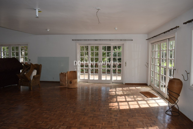 Imagem Casa com 3 Quartos à Venda, 400 m² em Região De Descansópolis - Campos Do Jordão Imagem Casa com 3 Quartos à Venda, 400 m² em Região De Descansópolis - Campos Do Jordão