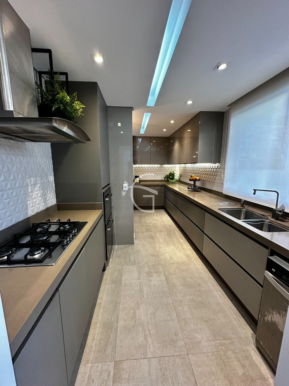 Imagem Casa com 4 Quartos à Venda, 400 m² em Costa E Silva - Joinville Imagem Casa com 4 Quartos à Venda, 400 m² em Costa E Silva - Joinville