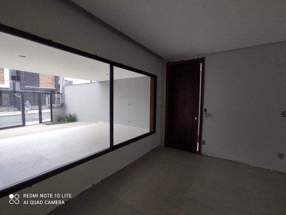 Imagem Imóvel com 3 Quartos à Venda, 184 m² em Saguaçu - Joinville