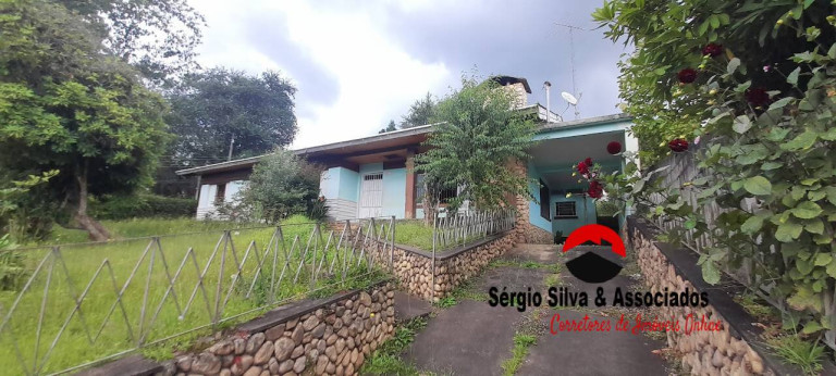Casa com 3 Quartos à Venda, 890 m² em Campos Do Jordão