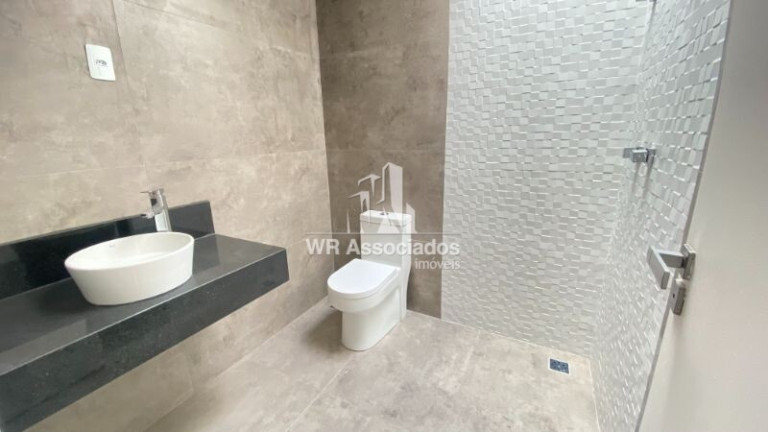 Imagem Casa com 3 Quartos à Venda, 230 m²