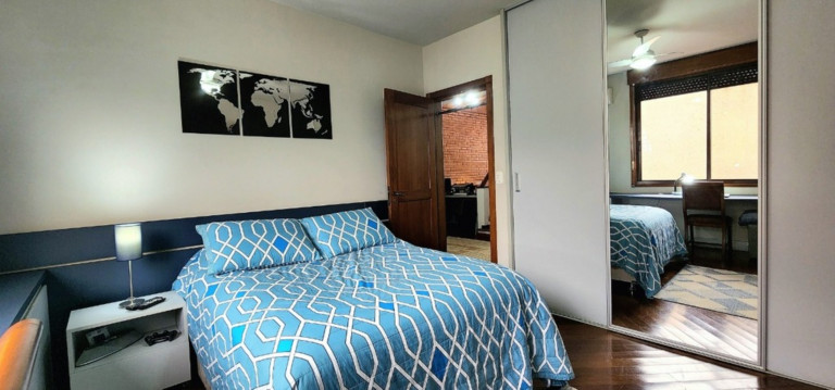 Imagem Imóvel com 3 Quartos à Venda, em Cristal - Porto Alegre Imagem Imóvel com 3 Quartos à Venda, em Cristal - Porto Alegre