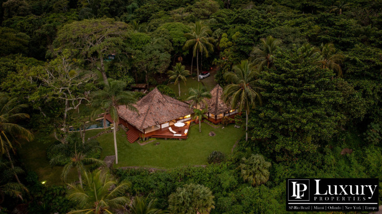 Imagem Casa de Condomínio com 4 Quartos à Venda,  em Centro - Ilhabela