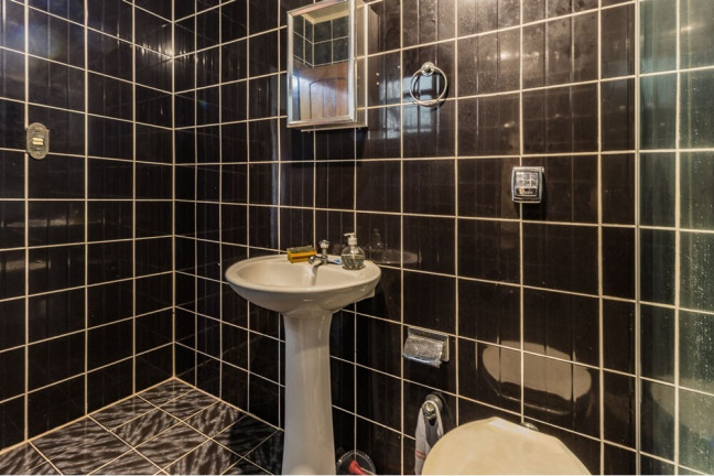 Imagem Casa com 3 Quartos à Venda, 380 m² em Partenon - Porto Alegre Imagem Casa com 3 Quartos à Venda, 380 m² em Partenon - Porto Alegre