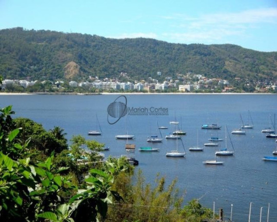 Terreno à Venda,  em São Francisco - Niterói