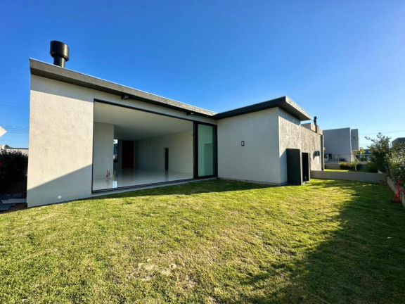 Imagem Casa com 4 Quartos à Venda, 195 m² em -- - Capao Da Canoa Imagem Casa com 4 Quartos à Venda, 195 m² em -- - Capao Da Canoa