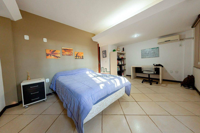 Imagem Casa com 6 Quartos à Venda, 250 m² em Itaipu - Niterói Imagem Casa com 6 Quartos à Venda, 250 m² em Itaipu - Niterói