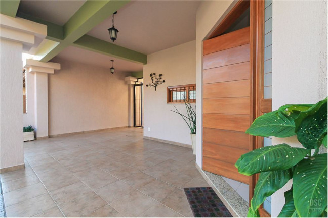 Imagem Casa com 3 Quartos à Venda, em Guarujá - Porto Alegre Imagem Casa com 3 Quartos à Venda, em Guarujá - Porto Alegre