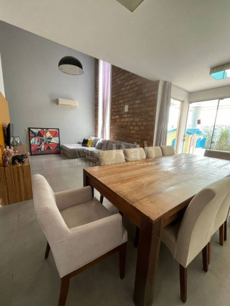 Imagem Sobrado com 4 Quartos à Venda, 243 m² em Centro - Camboriú Imagem Sobrado com 4 Quartos à Venda, 243 m² em Centro - Camboriú