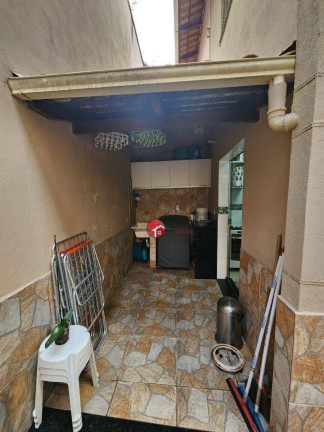 Imagem Casa com 3 Quartos à Venda, 140 m² em Cabral - Contagem