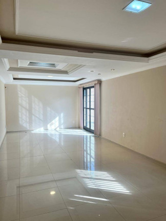 Casa com 4 Quartos à Venda,  em Bauru
