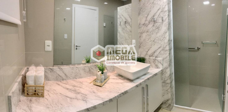 Imagem Apartamento com 2 Quartos à Venda, 90 m² em Centro - Florianópolis
