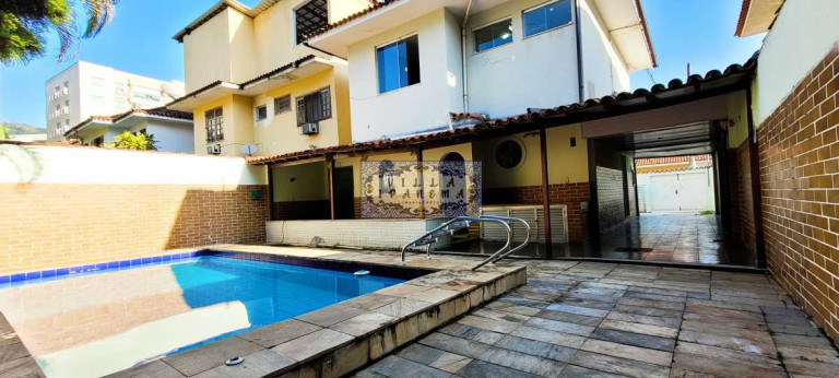 Imagem Imóvel com 4 Quartos à Venda, 360 m² em Freguesia (jacarepaguá) - Rio De Janeiro Imagem Imóvel com 4 Quartos à Venda, 360 m² em Freguesia (jacarepaguá) - Rio De Janeiro