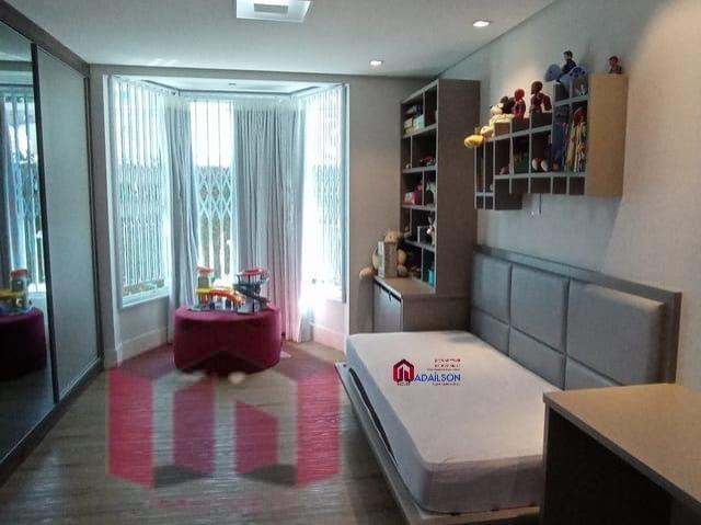 Imagem Imóvel com 3 Quartos à Venda, 246 m²