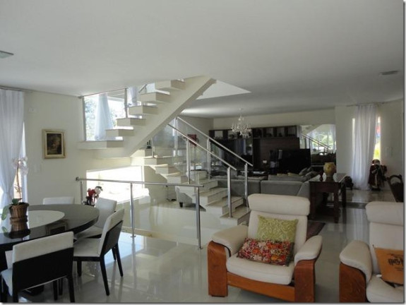 Casa com 4 Quartos à Venda, 450 m² em Vila Veloso - Carapicuíba