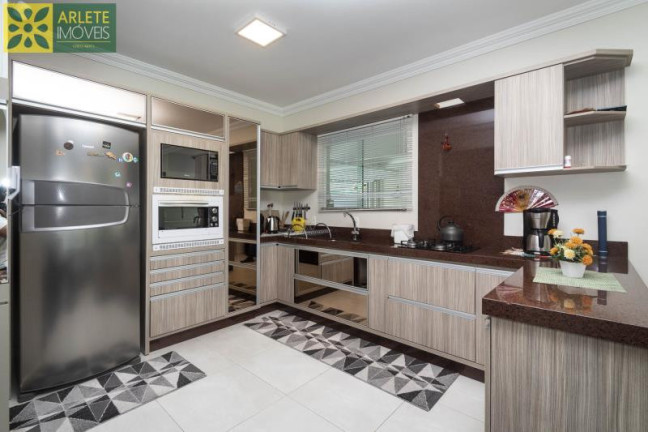 Imagem Casa com 3 Quartos para Alugar ou Temporada, 150 m² em Centro - Bombinhas Imagem Casa com 3 Quartos para Alugar ou Temporada, 150 m² em Centro - Bombinhas