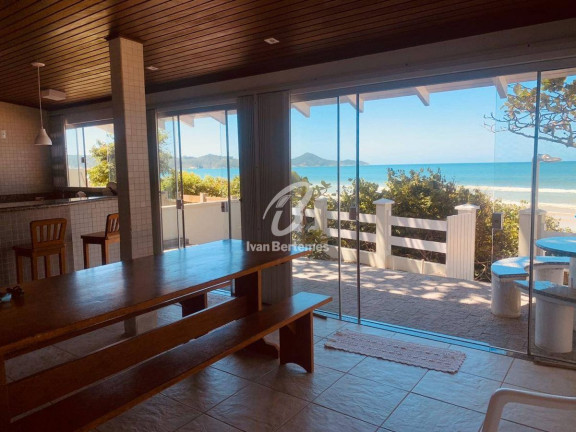 Imagem Casa com 4 Quartos para Temporada, em Canto Grande - Bombinhas Imagem Casa com 4 Quartos para Temporada, em Canto Grande - Bombinhas