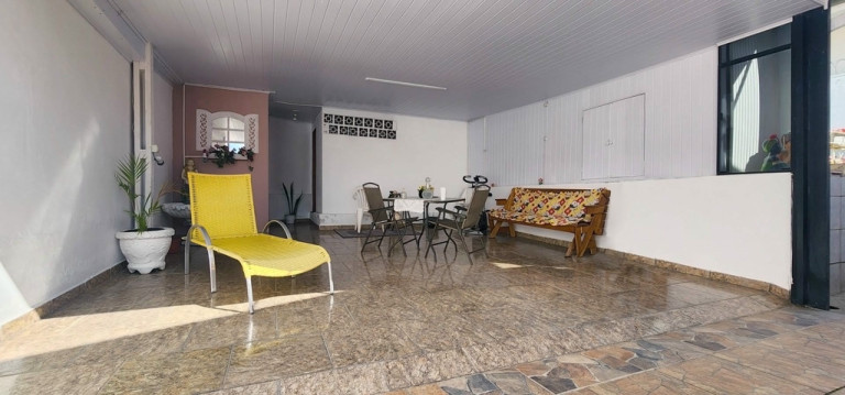 Imagem Casa com 3 Quartos à Venda, 250 m² em Uberaba - Curitiba