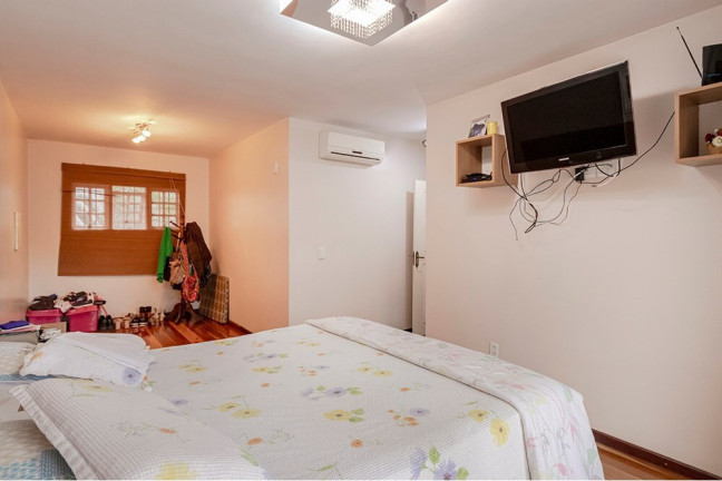 Imagem Casa com 4 Quartos à Venda, 233 m² em Jardim Itu - Porto Alegre Imagem Casa com 4 Quartos à Venda, 233 m² em Jardim Itu - Porto Alegre