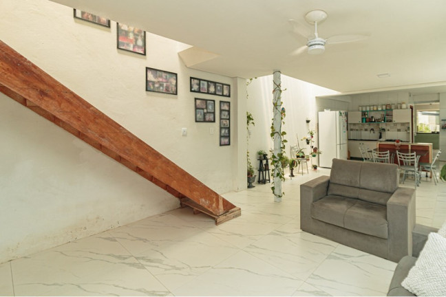 Imagem Casa com 3 Quartos à Venda, 177 m² em Menino Deus - Porto Alegre Imagem Casa com 3 Quartos à Venda, 177 m² em Menino Deus - Porto Alegre