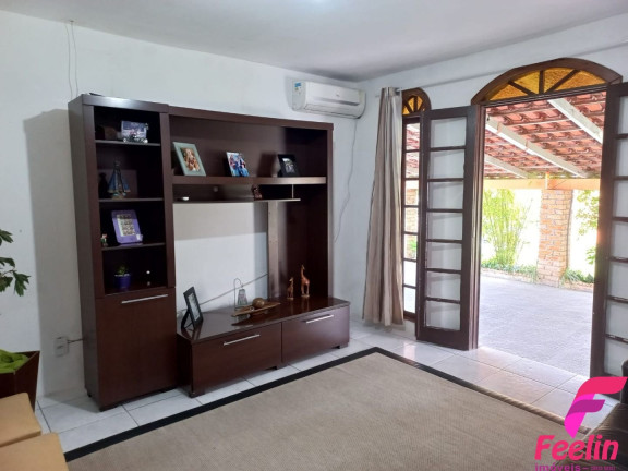 Imagem Casa com 3 Quartos à Venda, 250 m² em Carianos - Florianópolis