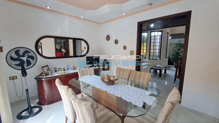 Imagem Casa com 4 Quartos à Venda, 300 m² em Canto Do Forte - Praia Grande Imagem Casa com 4 Quartos à Venda, 300 m² em Canto Do Forte - Praia Grande
