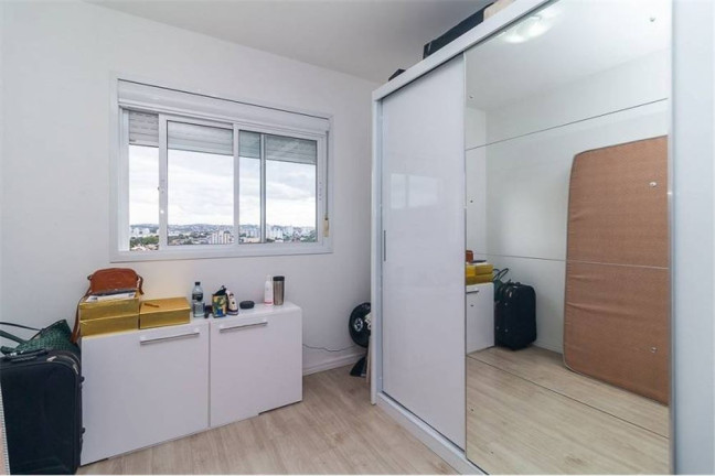 Imagem Imóvel com 3 Quartos à Venda,  em Jardim Carvalho - Porto Alegre