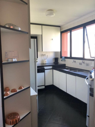 Imagem Imóvel com 3 Quartos à Venda, 242 m² em Vila Suzana - São Paulo