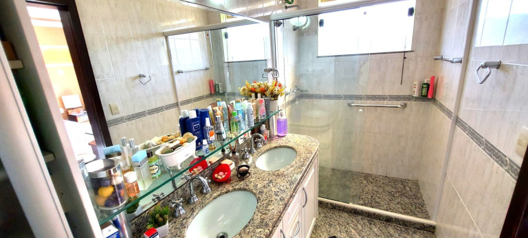 Imagem Casa com 4 Quartos à Venda, 500 m² em Camboinhas - Niterói Imagem Casa com 4 Quartos à Venda, 500 m² em Camboinhas - Niterói