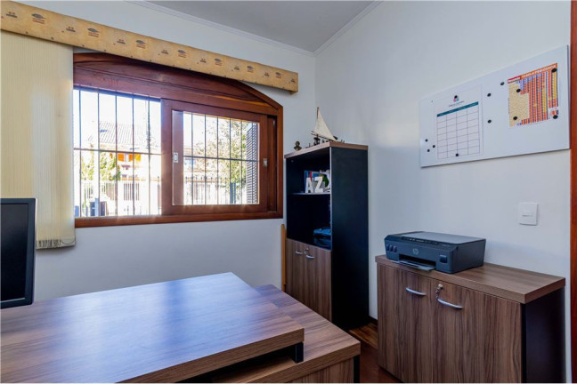 Imagem Casa com 4 Quartos à Venda, em Jardim Itu - Porto Alegre Imagem Casa com 4 Quartos à Venda, em Jardim Itu - Porto Alegre