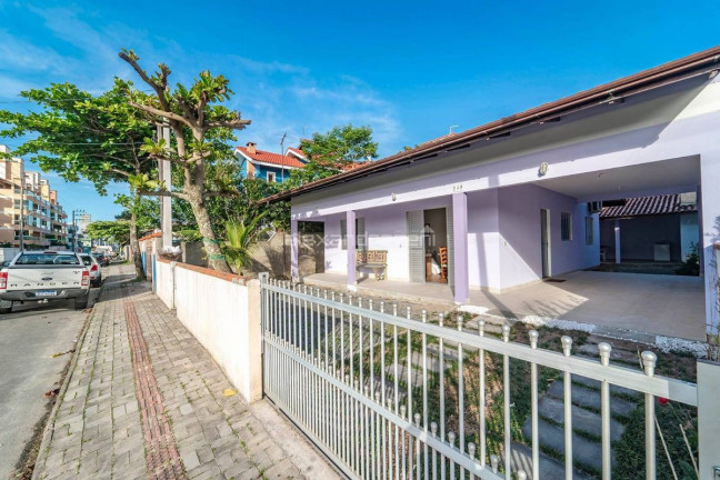 Imagem Casa com 2 Quartos à Venda, 110 m² em Bombas - Bombinhas Imagem Casa com 2 Quartos à Venda, 110 m² em Bombas - Bombinhas