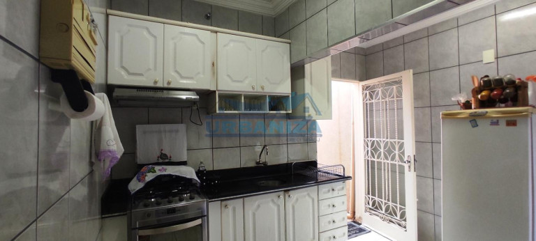 Imagem Casa com 3 Quartos à Venda, 216 m² em Jardim Icaray - Birigui