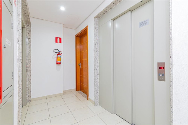 Imagem Apartamento com 3 Quartos à Venda, 78 m² em Passo Da Areia - Porto Alegre