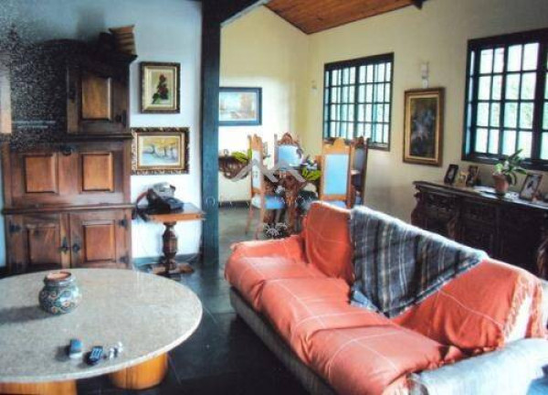 Imagem Casa com 5 Quartos à Venda, 360 m² em Vila Capivari - Campos Do Jordão