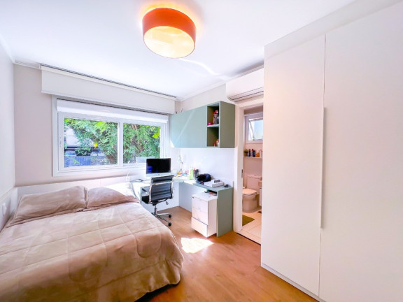 Imagem Imóvel com 3 Quartos à Venda, 170 m² em Petrópolis - Porto Alegre Imagem Imóvel com 3 Quartos à Venda, 170 m² em Petrópolis - Porto Alegre