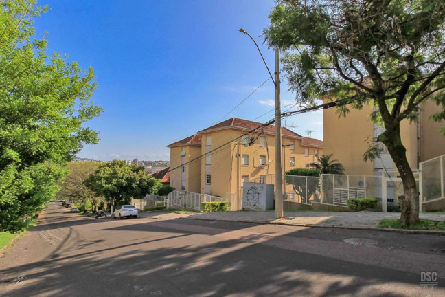 Imagem Imóvel com 2 Quartos à Venda, 51 m² em Cristal - Porto Alegre Imagem Imóvel com 2 Quartos à Venda, 51 m² em Cristal - Porto Alegre